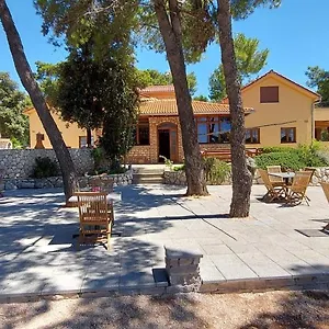 https://kandarola-resort.primorje-gorskikotar.com