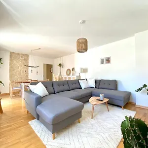 Apartment Butler Boho Boutique Netflix