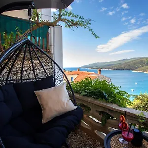 https://studio-apartment-mia.in-istria.net