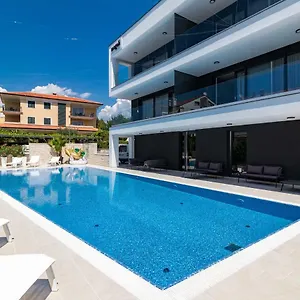 https://luxury-apartments-magali-1.in-istria.net